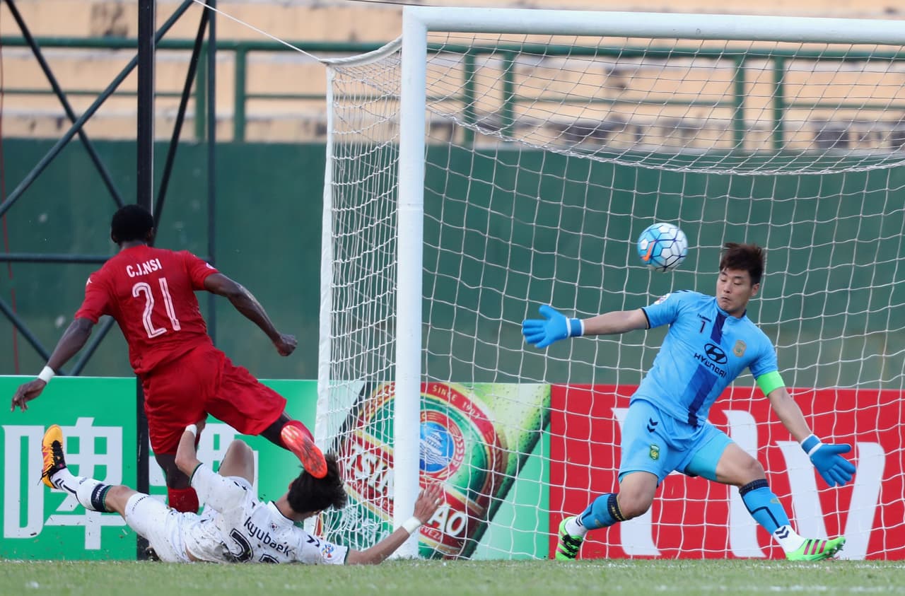 Sin embargo, el arquero no es invulnerable. A pesar de su capacidad, su equipo apenas volvió a ser campeón de Asia tras una década sin ese galardón.