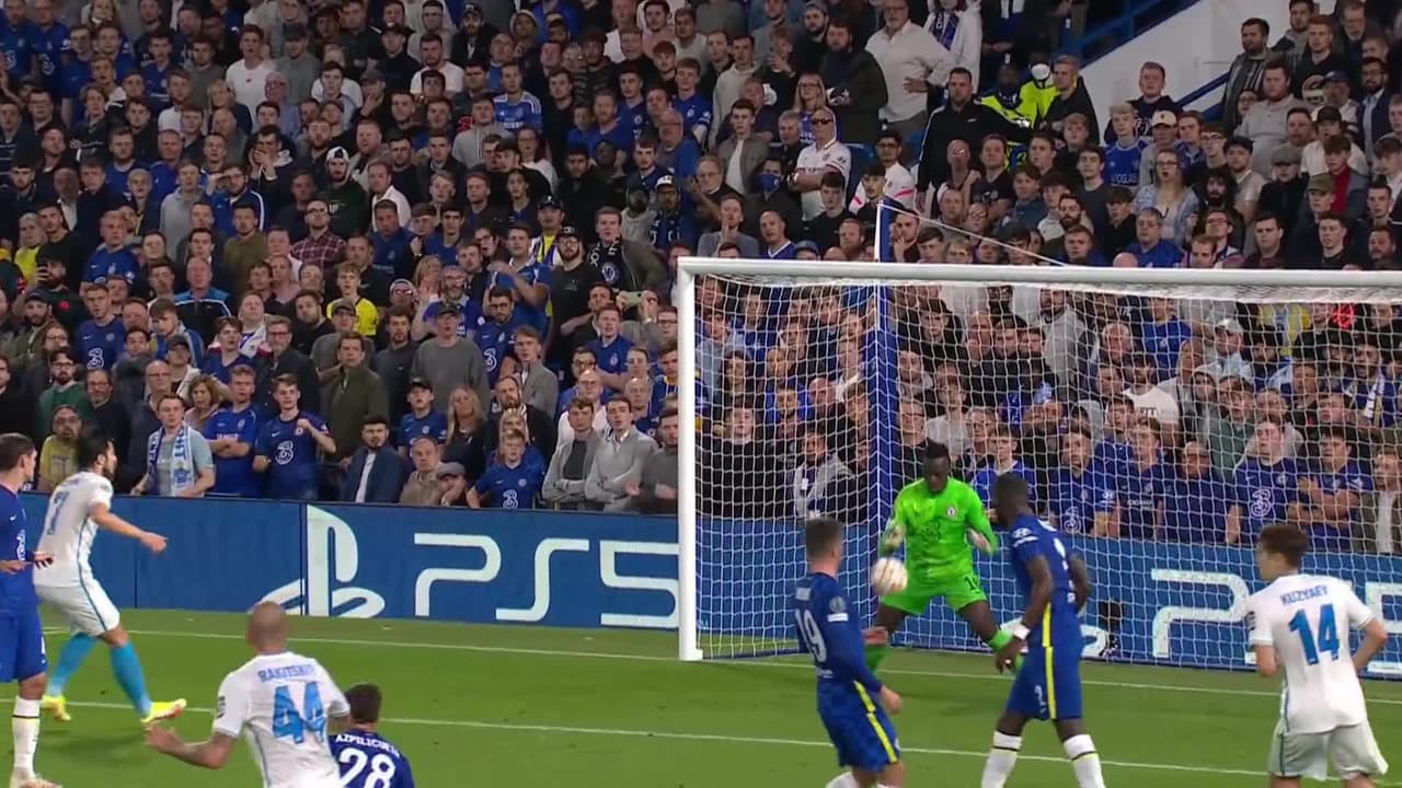 ¡TIRO ATAJADO! disparo por Yaroslav Rakitskiy.