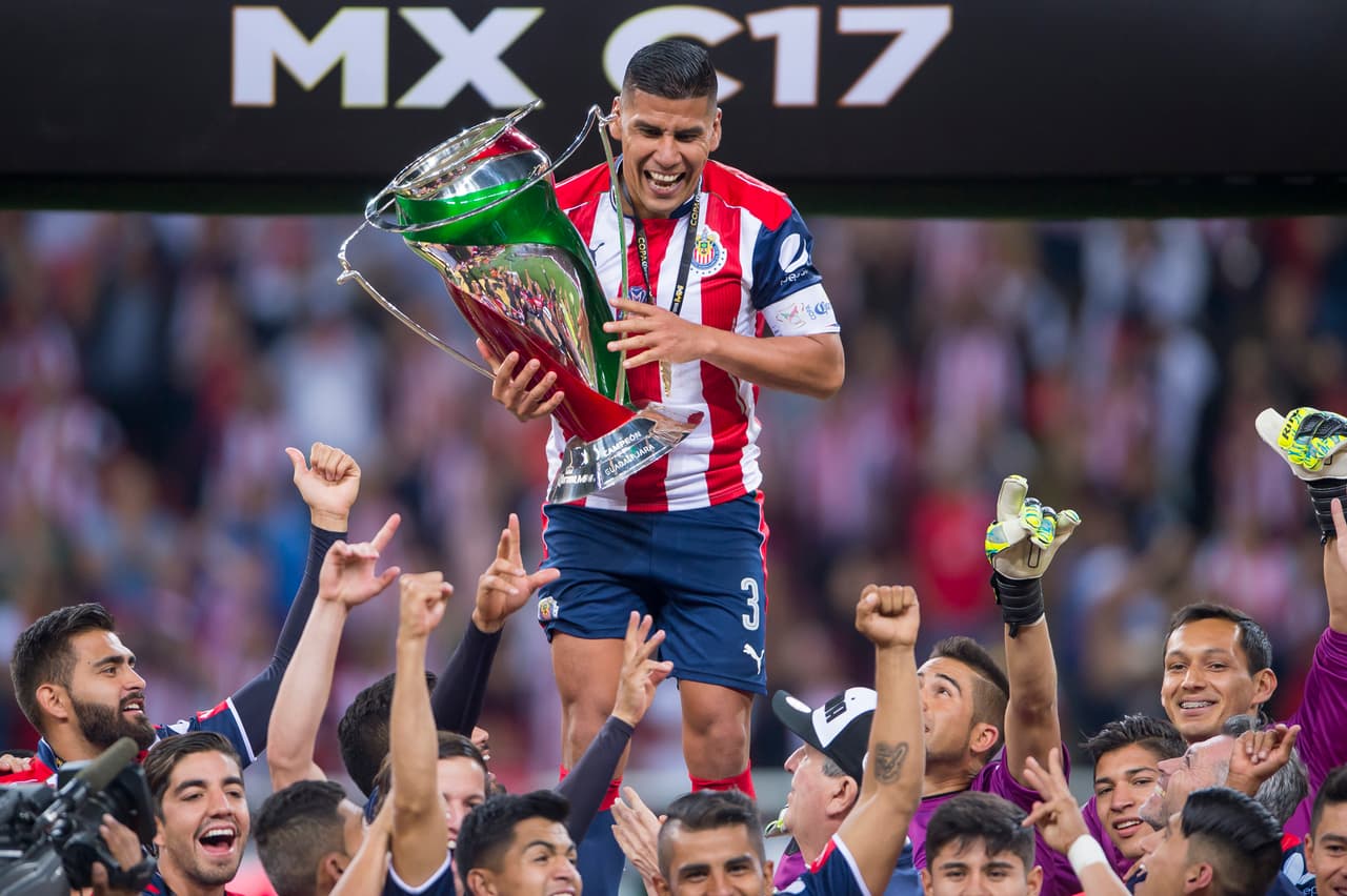 Chivas de Guadalajara se coronó campeón de la Copa MX tras vencer en los penaltis a Monarcas Morelia, que no cayó en el tiempo reglamentario y vendió cara su derrota.