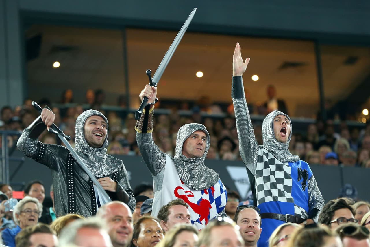 La caballería escocesa apoyó a un Andy Murray que mostró lo mejor de su juego para ponerse en tercera ronda, a donde también clasificaron Roger Federer, Jo-Wilfried Tsonga y Angelique Kerber, que cumplió sus 29 años con victoria.