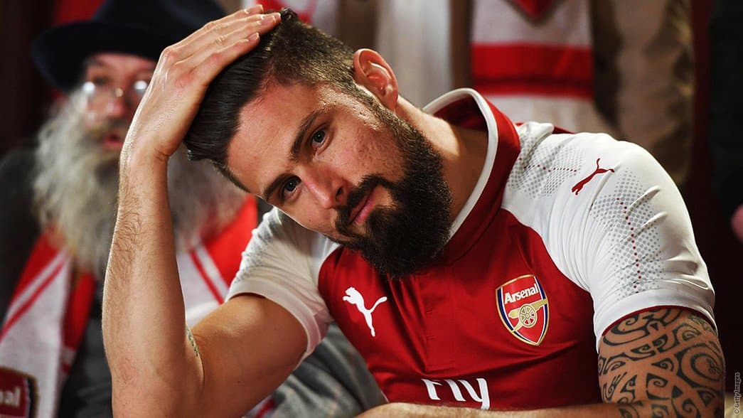 La marca alemana produjo unas hermosas playeras para los 
<i>Gunners.</i>