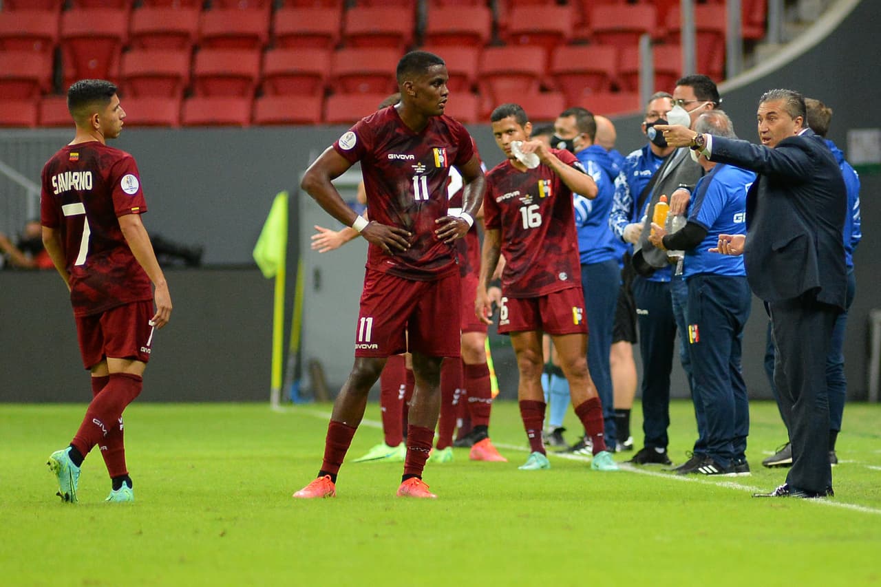 André Carrillo capitalizó el dominio de Perú en el encuentro y con un gol solitario dio el triunfo ante Venezuela.