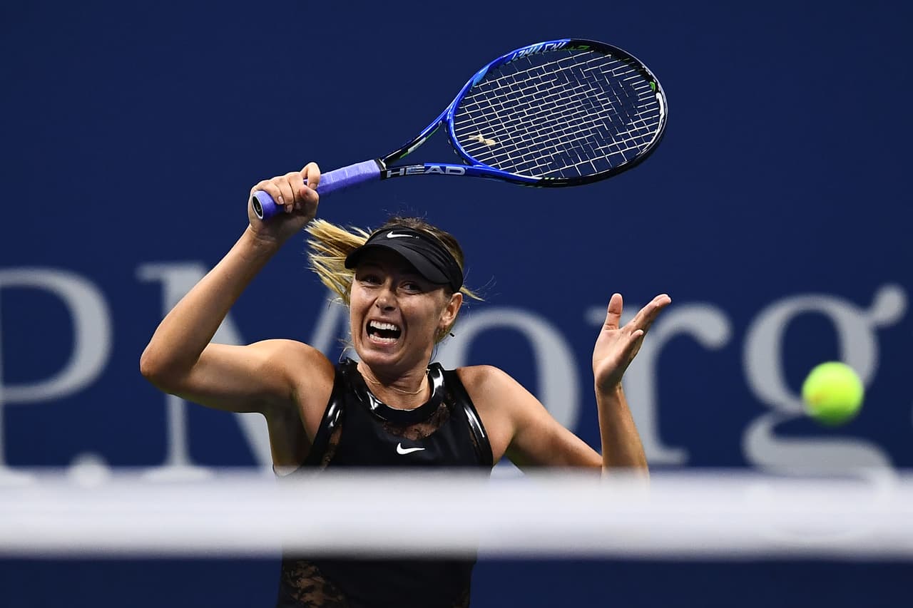 Sharapova hizo su reaparición en Grand Slams en el US Open 2017, pero Halep la puso a sufrir con sus contragolpes y drives.