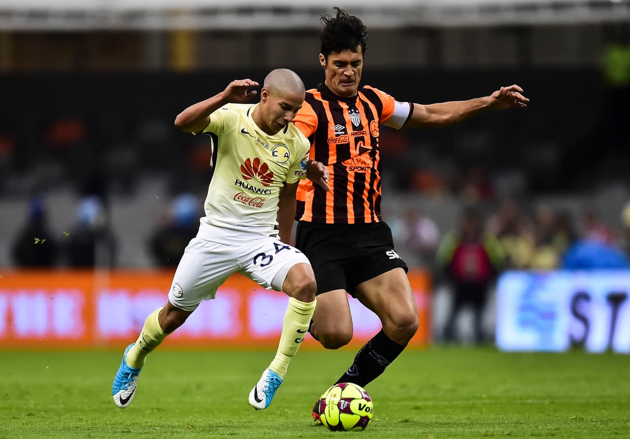 El zaguero chileno Marcos González que ascendió al Necaxa no entró en planes y se fue al Palestino de su país.