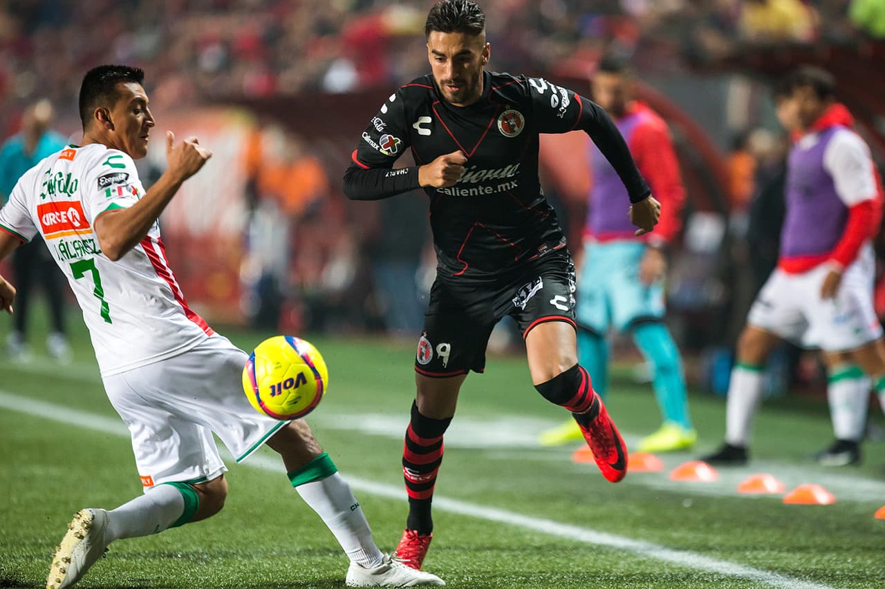 Rayos buscó con insistencia el tanto pero ni el ingreso de Matías Fernández ni el control del esférico consiguieron vulnerar el arco de Lajud.