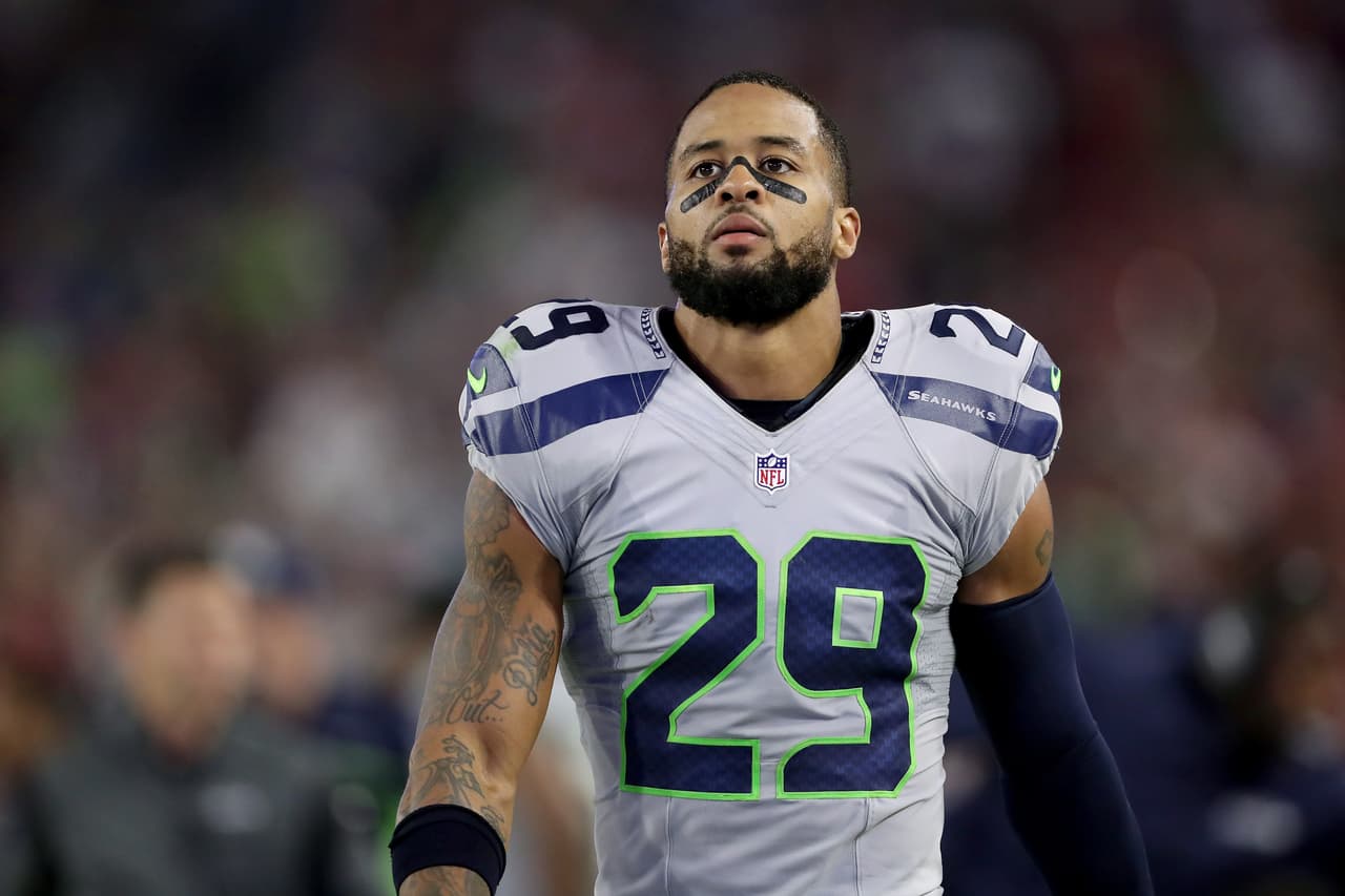 GLENDALE, AZ - OCTOBER 23: Free safety Earl Thomas #29 of the Seattle Seahawks on the sidelines during the NFL game against the Arizona Cardinals at the University of Phoenix Stadium on October 23, 2016 in Glendale, Arizona. (Photo by Christian Petersen/Getty Images)