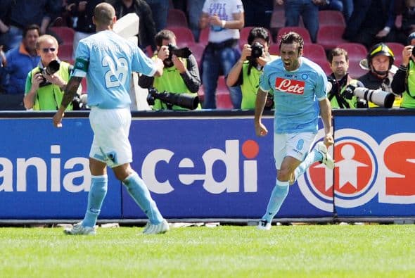 Pero sólo tres minutos después Andrea Dossena recortó la diferencia en el marcador.