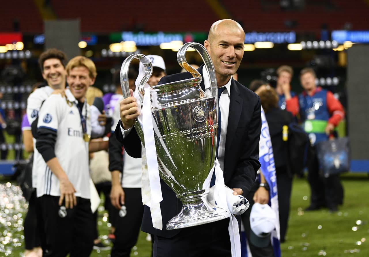 Tras el dominio de DT españoles, el francés Zinedine Zidane tiene ocho títulos con Real Madrid: dos Champions, dos Mundiales de Clubes, dos Supercopas de Europa, una Liga y una Supercopa de España.