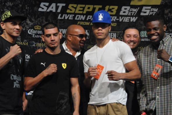 En las primeras peleas estrá el hermano de Marcos MAidana, Fabián, el primero por la izquierda, en su tercera pelea profesional.