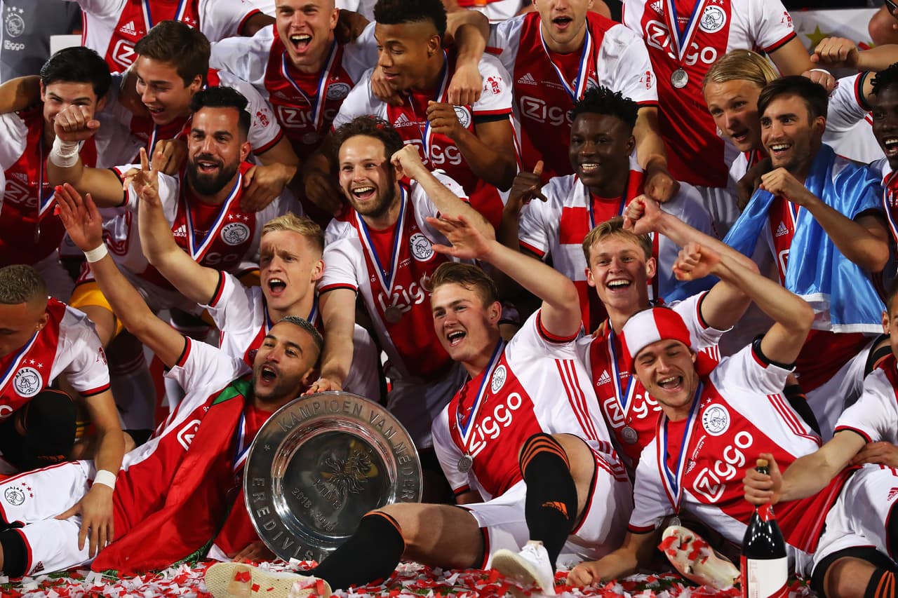 Matthijs de Ligt continúa en el listado gracias a su gran temporada liderando al Ajax.