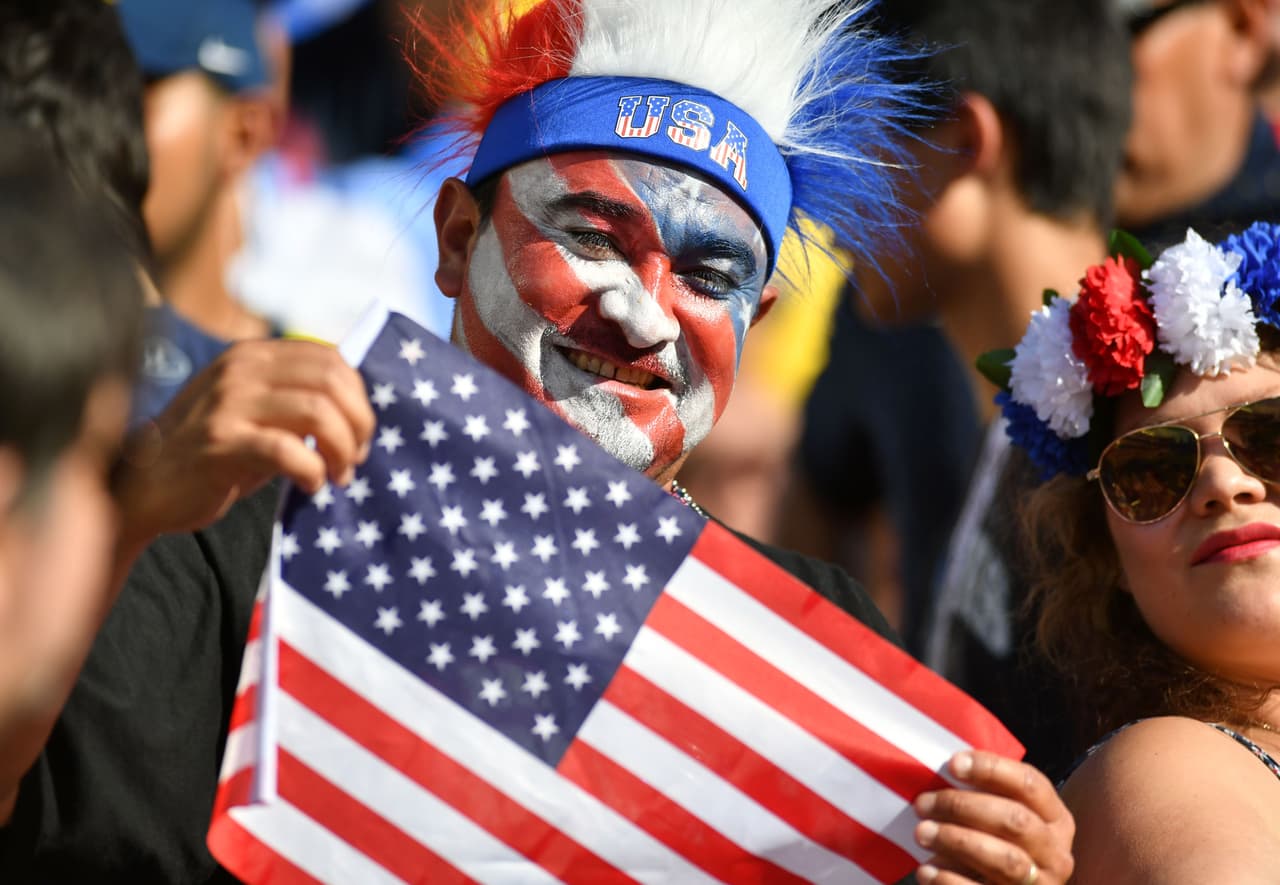Fanáticos de la selección de Estados Unidos, presentes en el partido