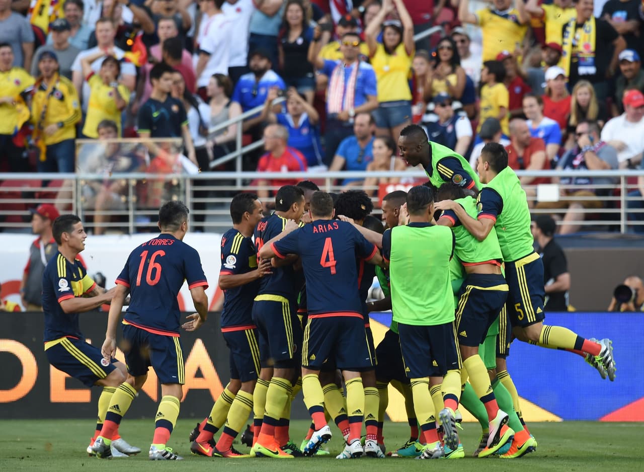 Celebración del gol de Cristian Zapata.