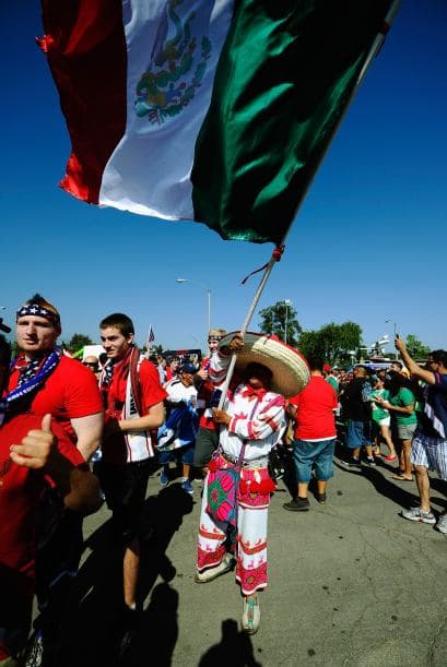 Las calles de Pasadena se llenó de colores, camisetas y banderas.