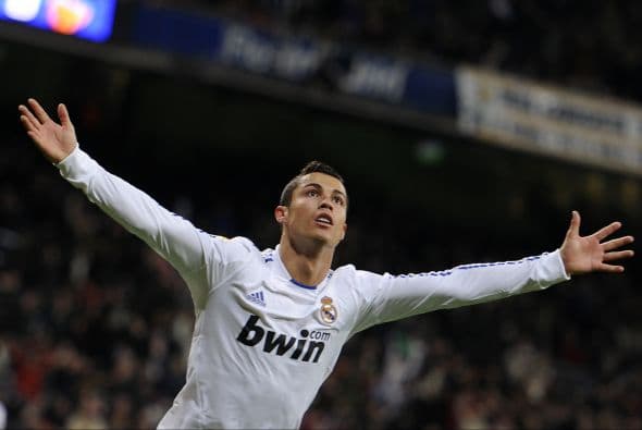 Y no podemos dejar atrás a su 'némesis', Cristiano Ronaldo, el otro futbolista que le pelea el título de el mejor. 'CR7' inició su segundo torneo con Real Madrid a lo grande, casado con el gol y como el líder que necesitaban los 'merengues'. Ya está desquitando del todo lo que costó su traspaso.