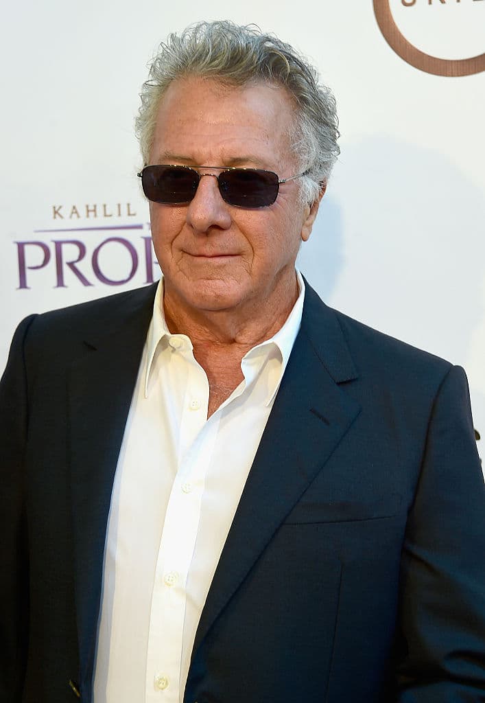 Cuando Ted Kramer, un ejecutivo de publicidad, es abandonado por su mujer, tiene que hacerse cargo por primera vez de su hijo: deberá conquistar el afecto del niño y hacer de padre y madre a la vez, sin descuidar su carrera profesional.
<br>