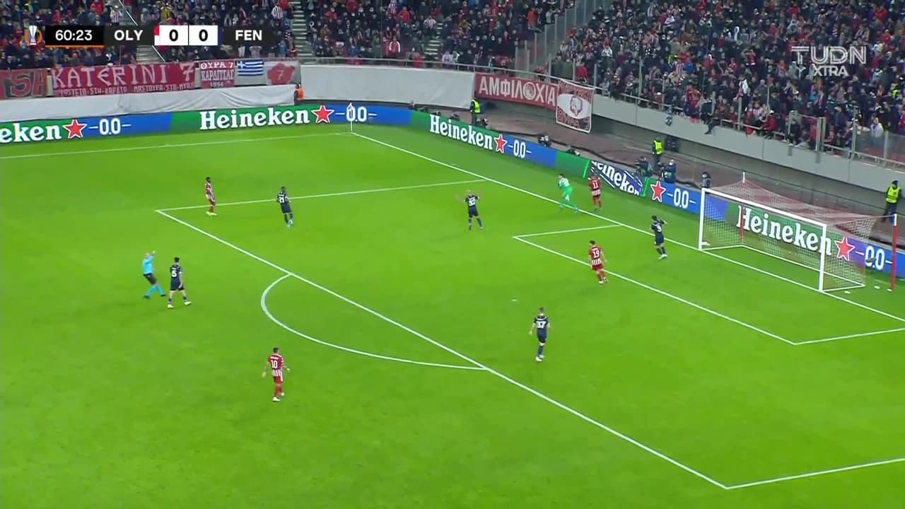 ¡TIRO ATAJADO! disparo por Youssef El-Arabi.