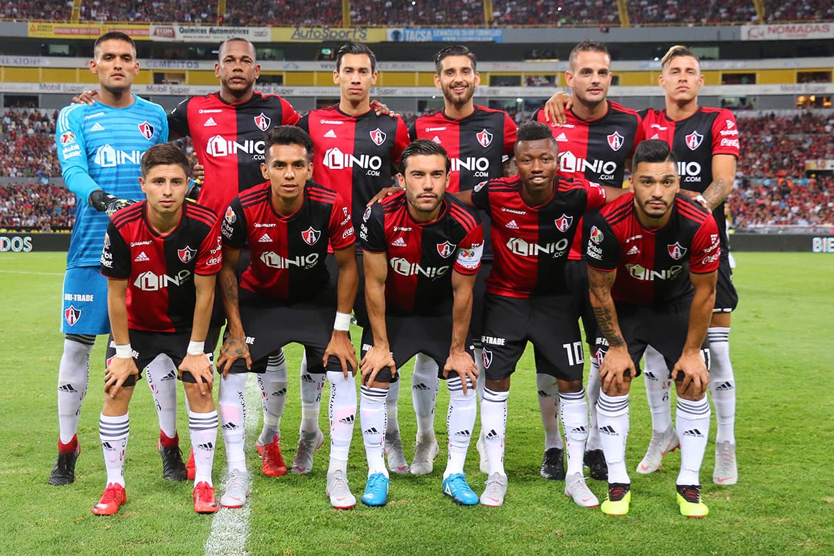 Los jugadores del Atlas posan antes del inicio del encuentro.