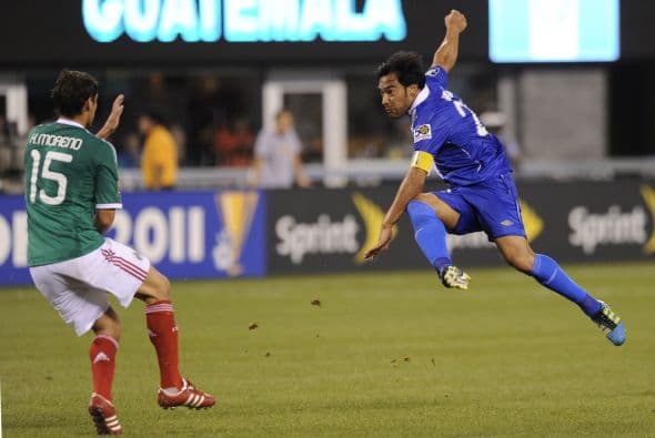 El 'Pescadito' Ruiz fue el único guatemalteco capaz de poner a sufrir a la defensa mexicana.