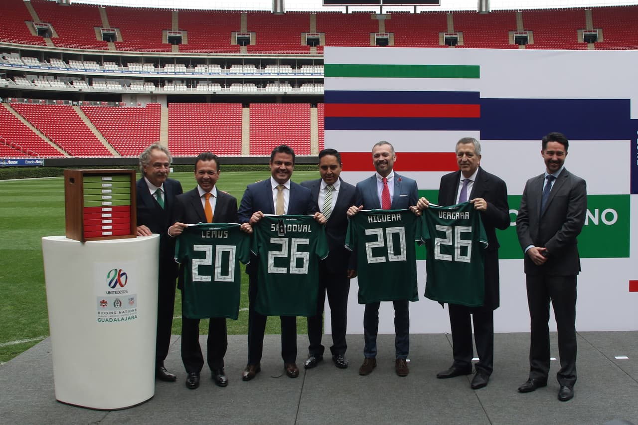 Photo during the Akron Stadium Candidacy presentation for the Mexico World Cup 2026 Foto durante la presentacion de Candidatura Estadio Akron para en Mundial de Mexico 2026, en el Estadio Akron, en la foto: Decio de Maria, Pablo Lemus, Aristoteles Sandoval, Andrade Marx Miranda, Jose Luis Higuera, Jorge Vergara, Yon DeLuisa 29/01/2018/MEXSPORT/Edgar Quintana.