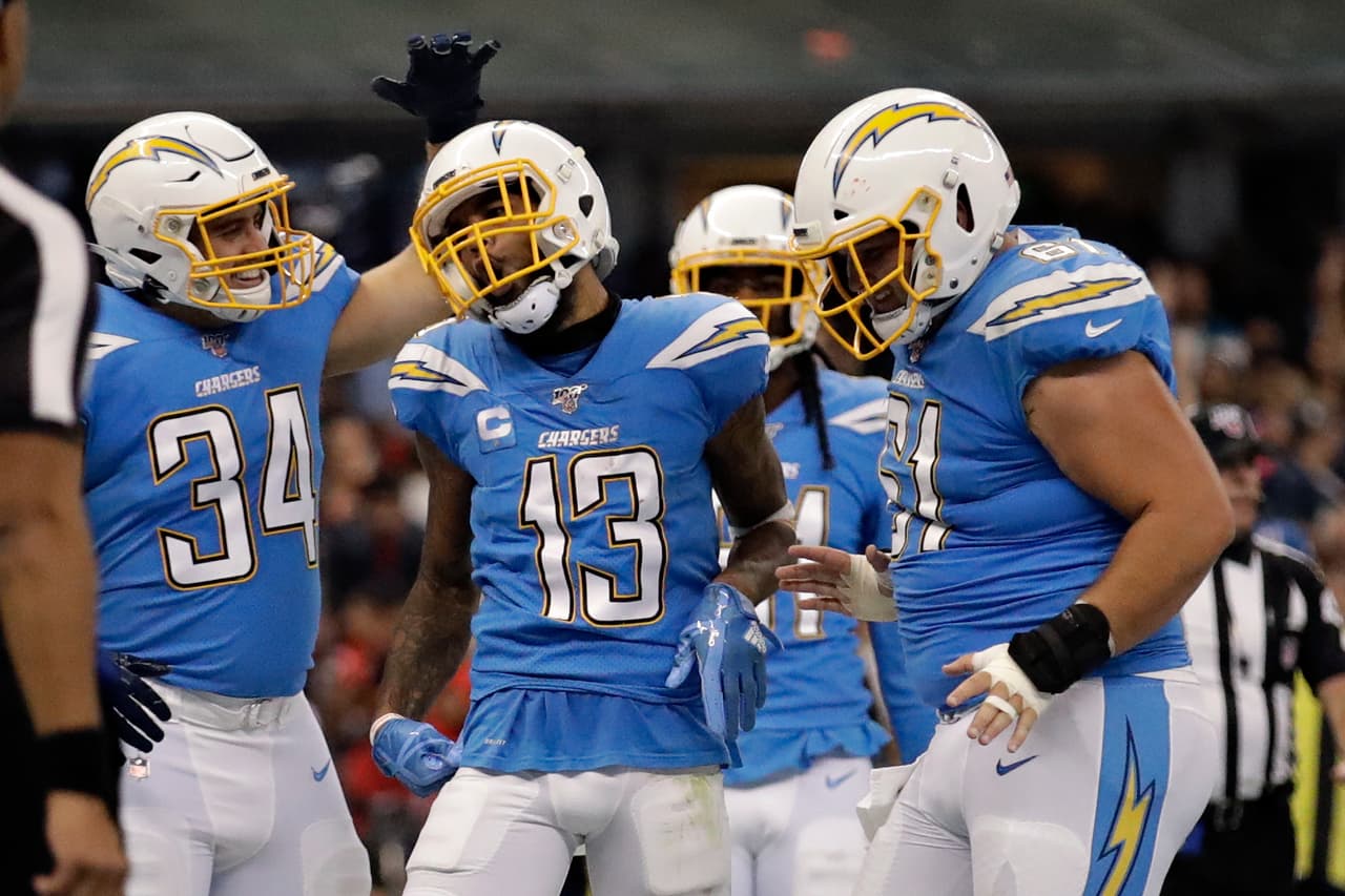 Keenan Allen celebra el touchdown junto a sus compañeros.