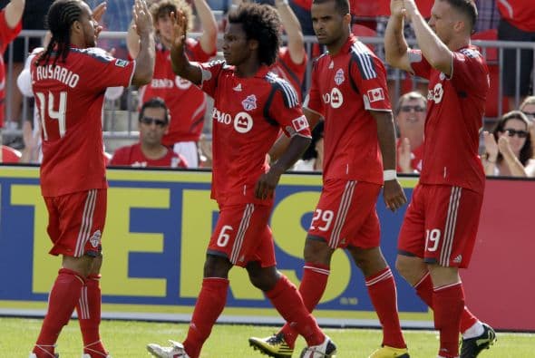Toronto FC sigue con el invicto en casa al vencer a Chivas USA mostrando un mejor fútbol en todo el encuentro.