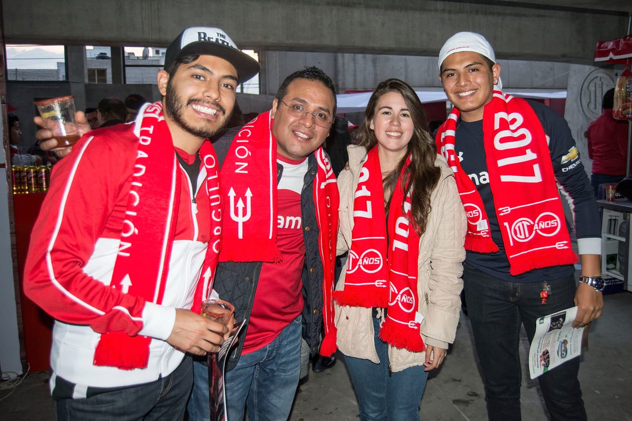Al final la afición se alegró por el pase a semifinales, pero recriminó la poca actitud mostrada por el equipo.