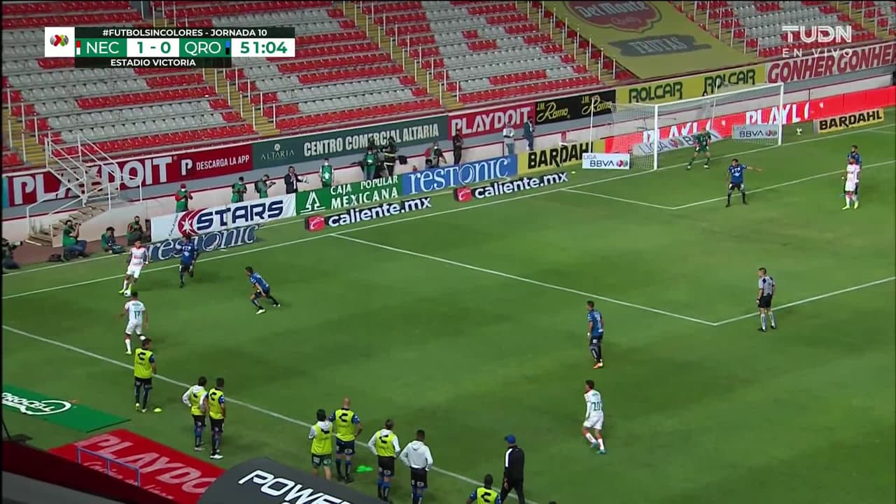 ¡TIRO ATAJADO! disparo por Pablo Barrera.