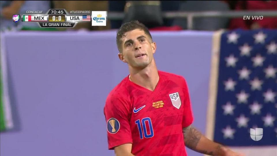 Tiro desviado de Christian Pulisic