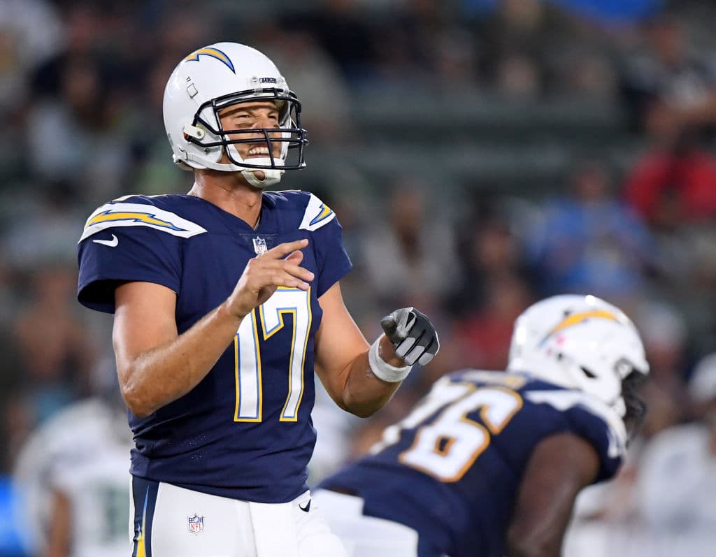 1)
<b>Los Angeles Chargers</b>. Con Denver, Oakland y Kansas City en la incertidumbre, LA es el único equipo del Oeste de la AFC con reales garantías de progreso, partiendo con Philip Rivers, su quarterback.