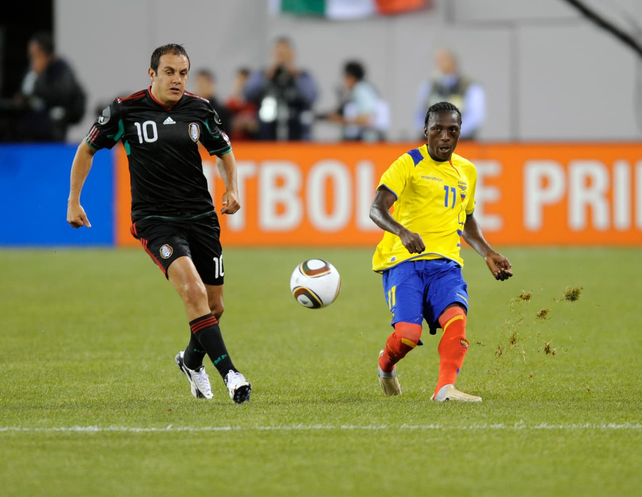 En aquel encuentro que terminó empatado sin goles y vieron acción Cuauhtéoc Blanco y Christian "Chucho" Benítez, los últimos ídolos americanistas.