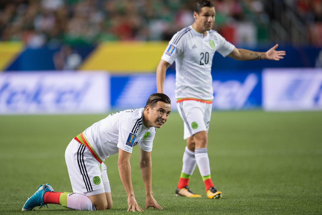 Los mexicanos vieron como pasaron los minutos en medio de su impotencia por tomar la ventaja en el marcador.