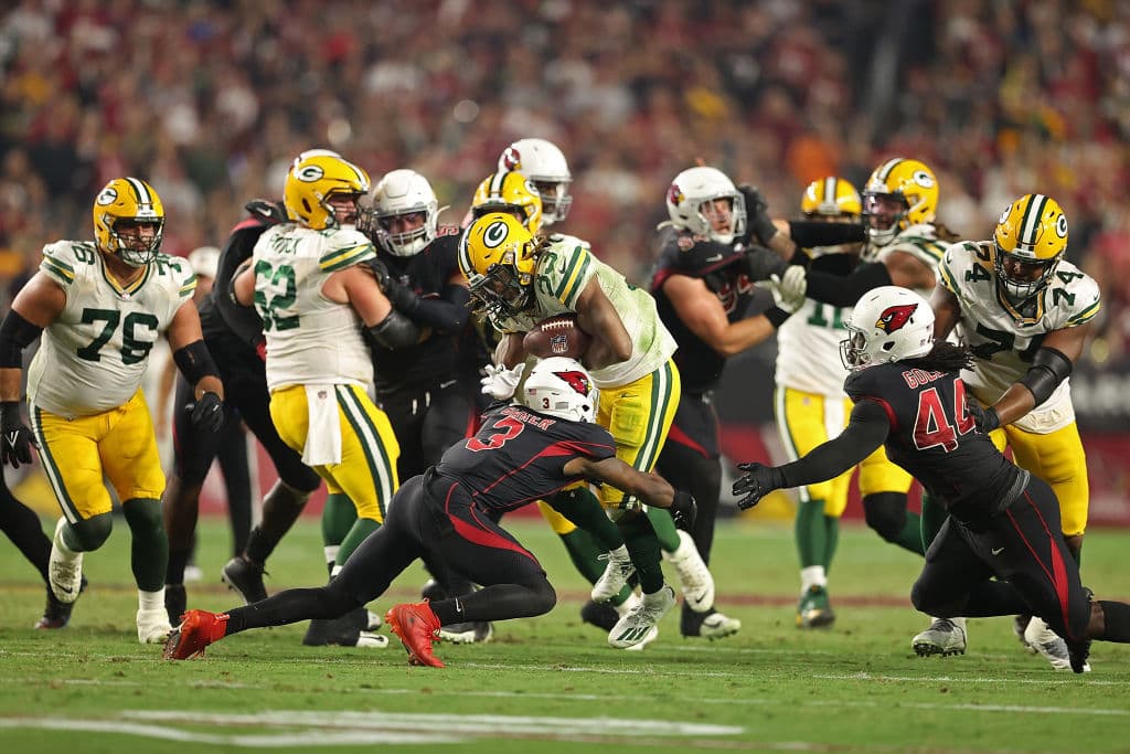 La experiencia le gana a la juventud y Aaron Rodgers comanda la victoria 24-21 sobre los Arizona Cardinals.