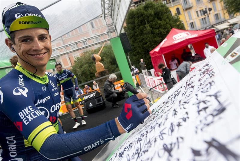 Chaves, que este año consiguió la segunda plaza en el Giro de Italia y la tercera posición en la Vuelta a España, confirmó su gran momento de forma y, tras dejar atrás al francés a Romain Bardet (AG2R) en la subida de la Bergamo Alta, protagonizó una gran recta final en la que logró superar a Rosa y Urán.