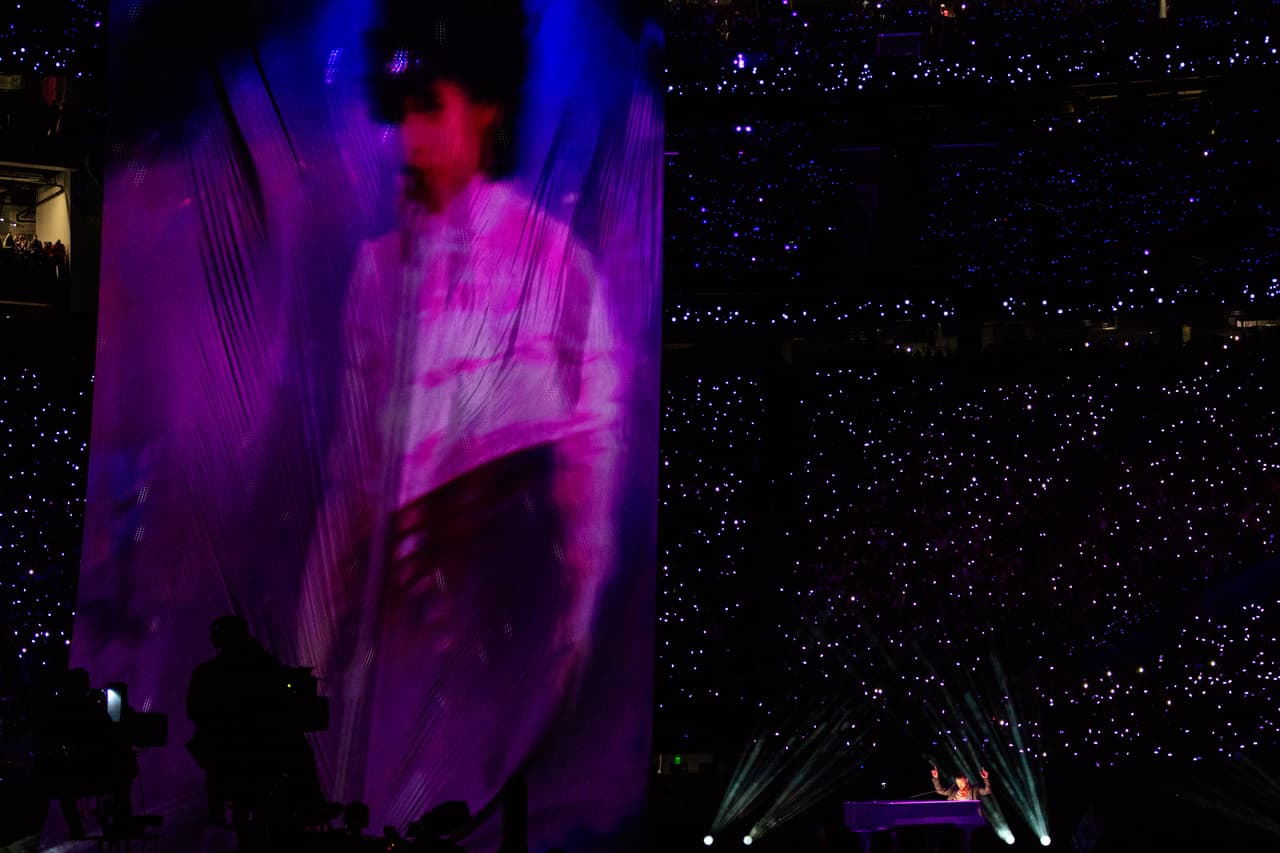 La prometida de Prince, la cantante Sheila E., también escribió que "Prince me dijo: nunca permitas que nadie me haga un holograma. ¡No sería agradable que eso sucediera!".