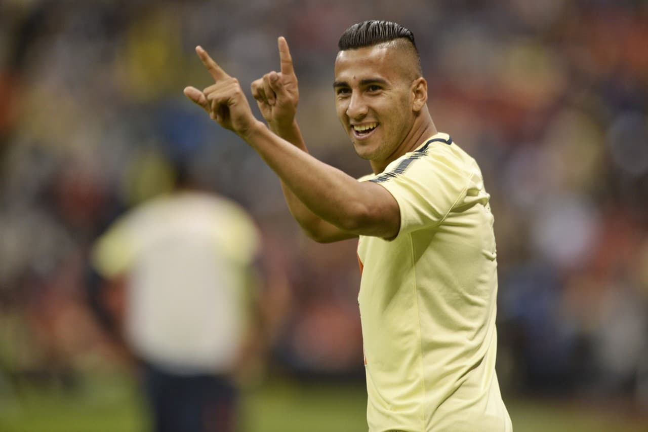 Otro de los atacantes del conjunto de Coapa, el paraguayo Cecilio Domínguez tampoco continuaría con el conjunto y su destino podría ser Pachuca aunque también se dice que saldría rumbo al Boca Juniors de Argentina.