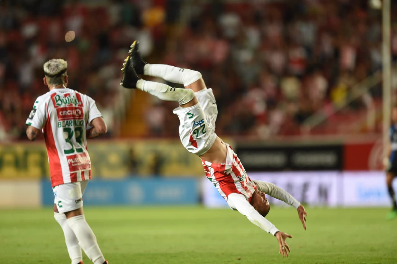 Necaxa triunfa en el último minuto sobre Querétaro y se enfrentará ante Monterrey en los Cuartos de Final.