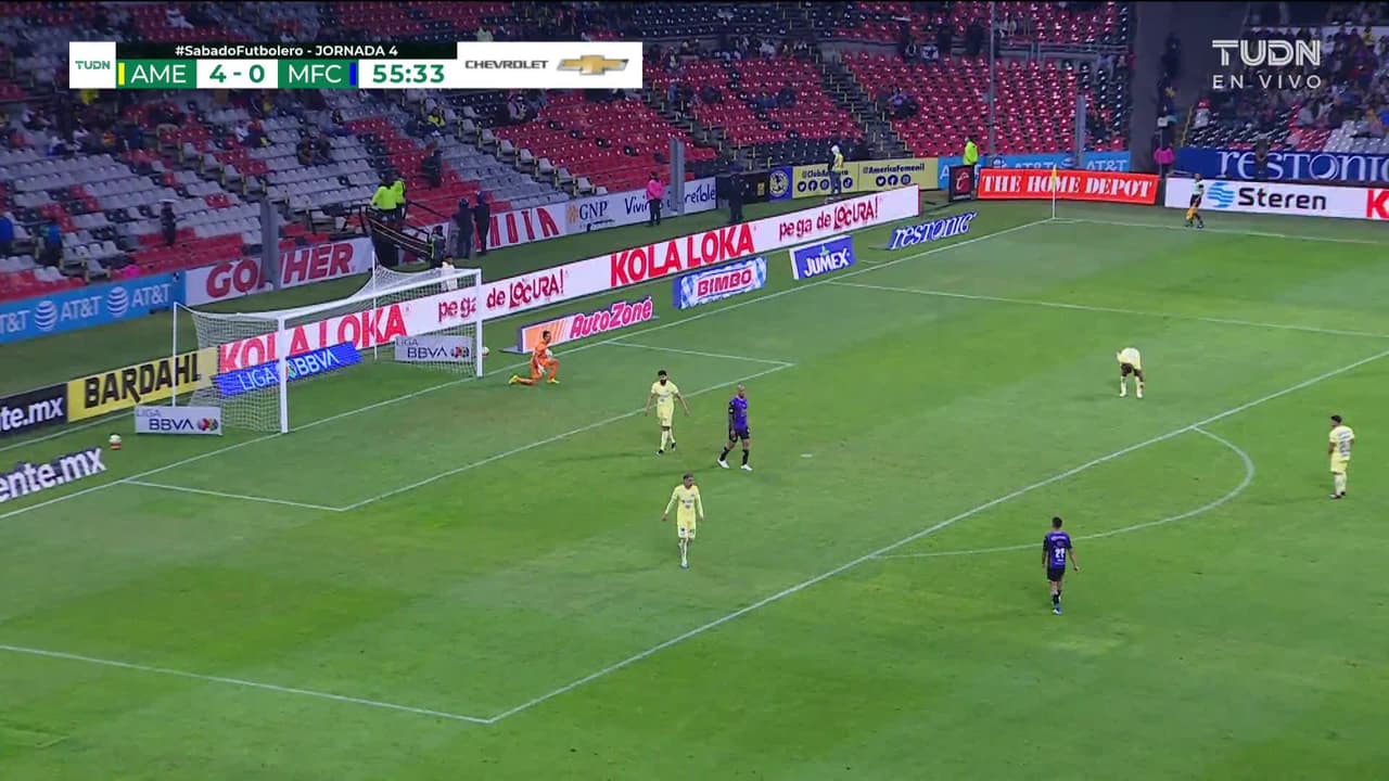 ¡TIRO ATAJADO! disparo por Yoel Bárcenas.