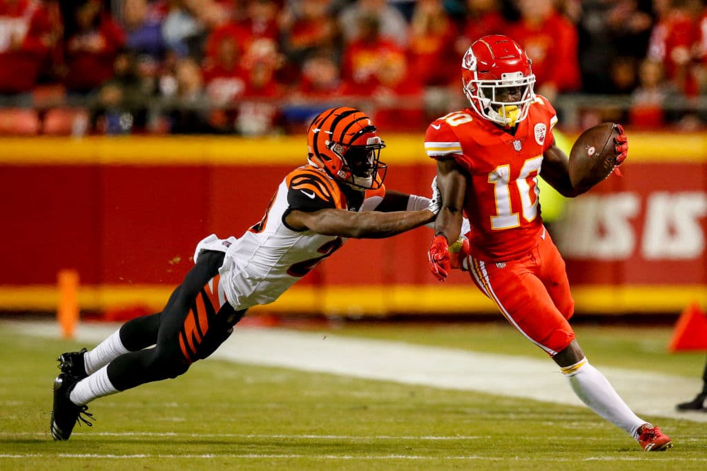 En el último cuarto solo se registró una anotación, un pase de Mahomes para Tyreke Hill, de 3 yardas, que puso 45-10 el marcador, sellando la paliza de la semana en la NFL.