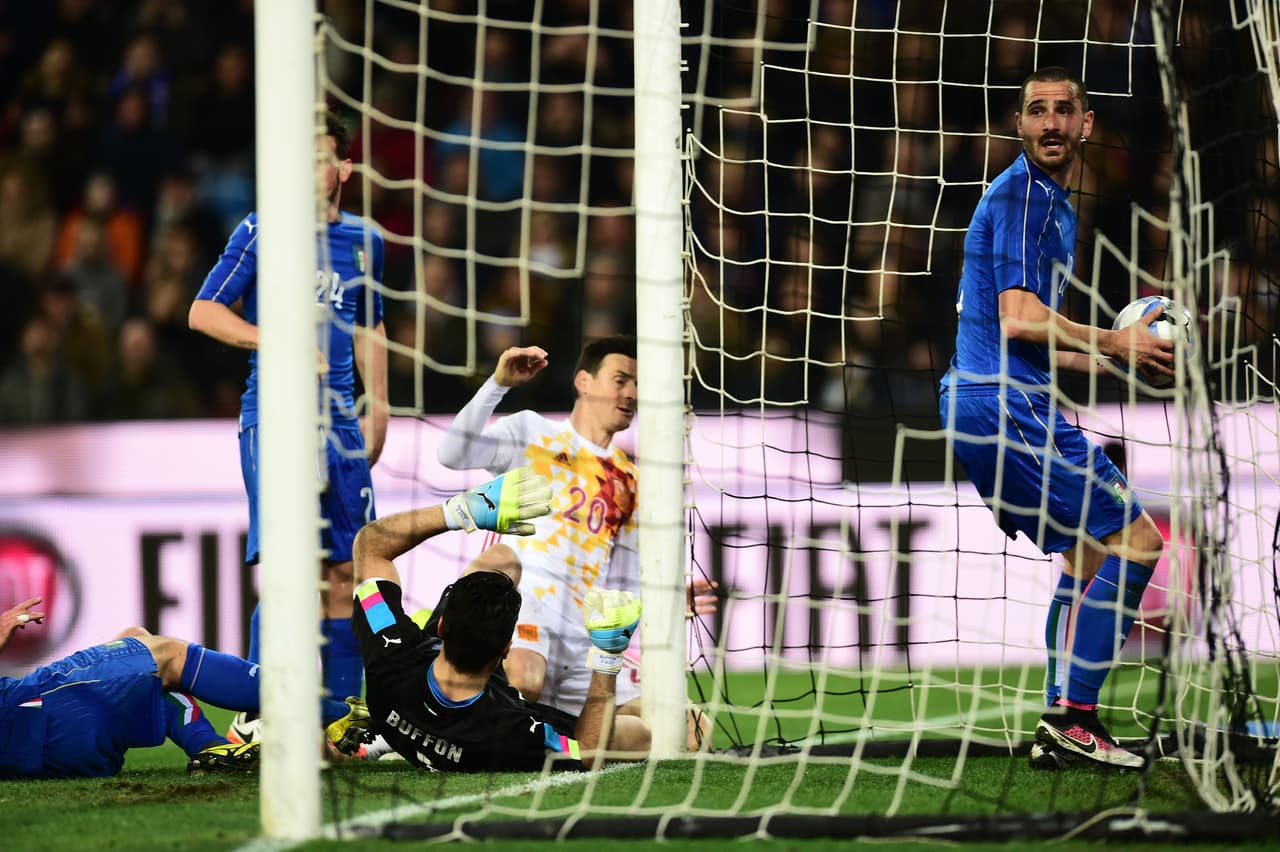 Aritz Aduriz empujó un rechace que dejó Buffon tras un testarazo a quemarropa de Álvaro Morata.