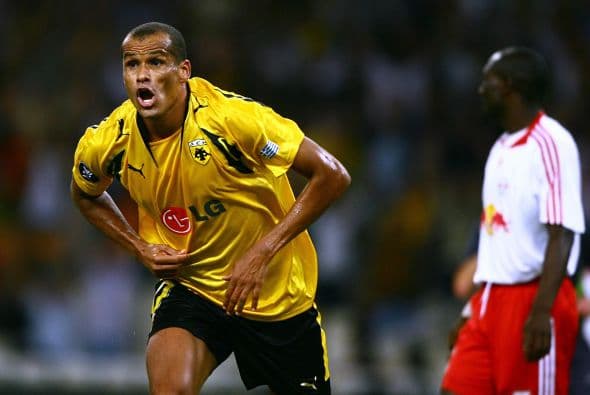 Su búsqueda de un nuevo club no llegó muy lejos luego de que se incorporará a otro equipo griego, AEK de Atenas. Tras un año exitoso en ese club, el canto de las sirenas económicas llevó al veterano a un nuevo destino.