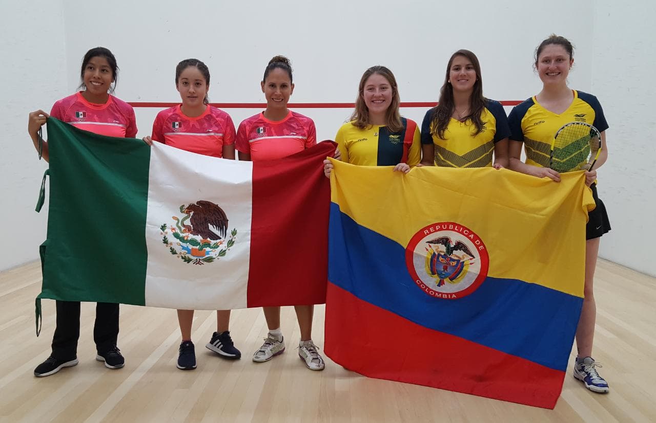 El equipo mexicano de squash femenino ganó oro al superar en la final a Colombia. Samantha Terán, Diana García y Dina Soledad festejaron.