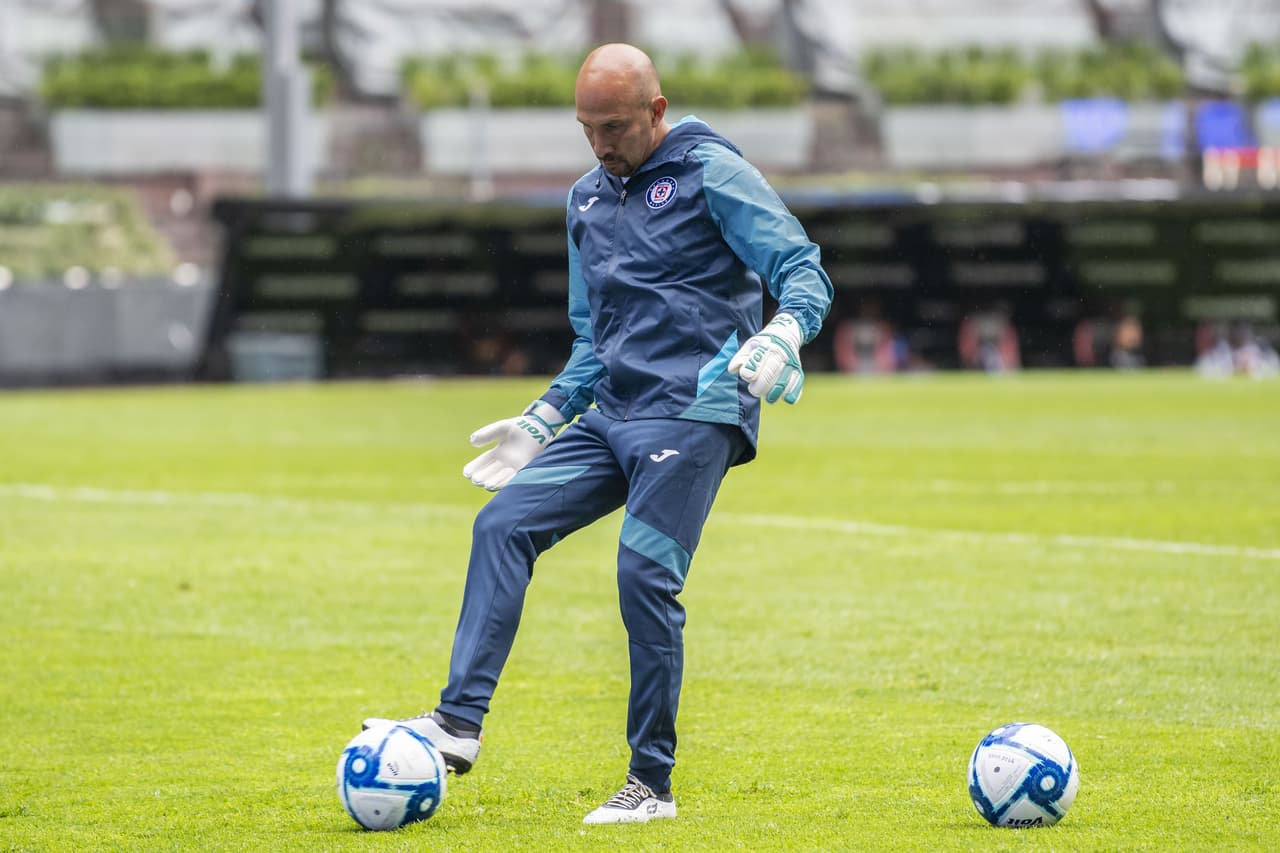 Óscar Pérez concentrado en el entrenamiento.