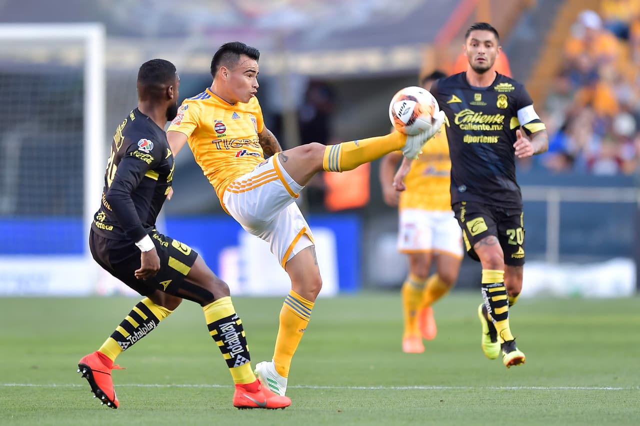 La escuadra local intentó mediante la posesión del esférico y un ataque continuo por las bandas.