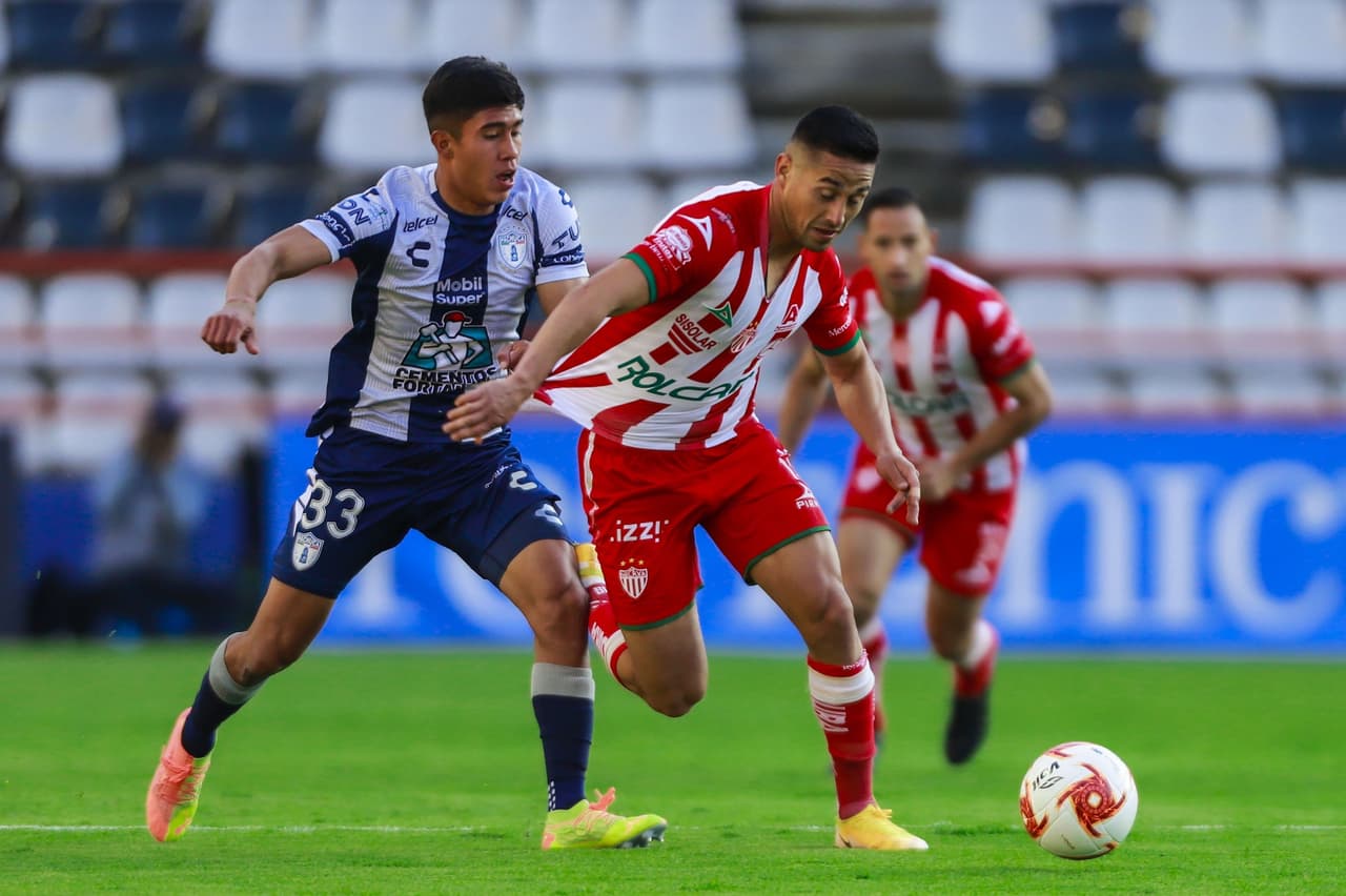 De cara a la fiesta grande del futbol mexicano, aparecieron Zaldívar y Vega para darle el triunfo al Rebaño. | Hurtado (36’) adelantó a los Rayados. Zaldívar (81’) emparejó los cartones y Vega, con tremendo golazo, le dio vuelta al juego.