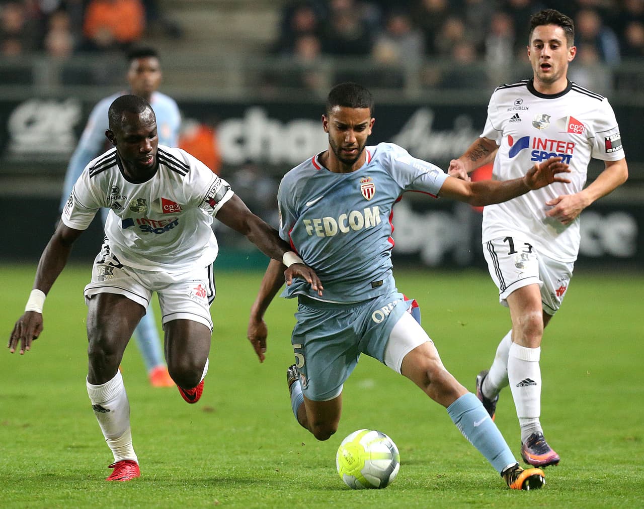 Las conexiones en la mitad del campo no funcionaban y el Amiens lo ganaba con claridad.