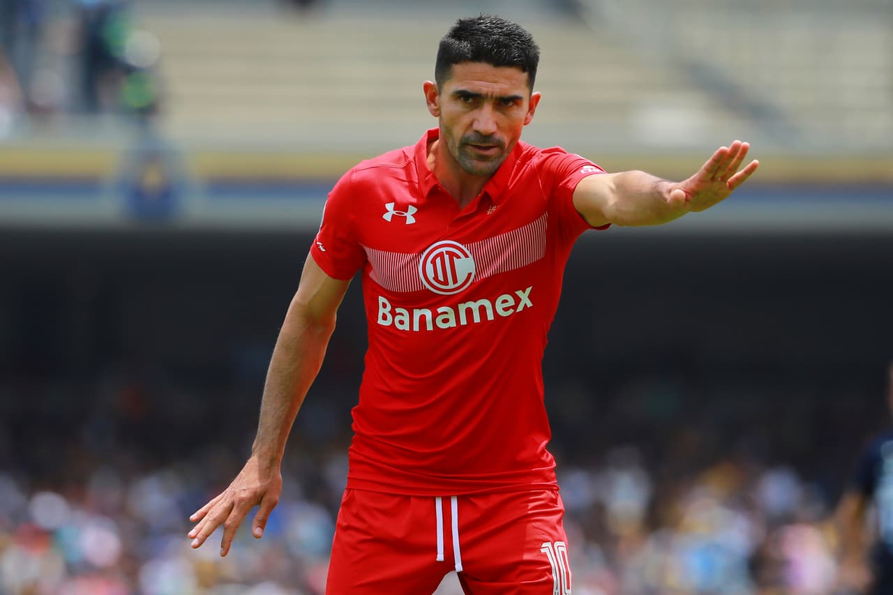 Antonio Naelson 'Sinha' finalmente colgó los botines. Aún falta su partido de homenaje.