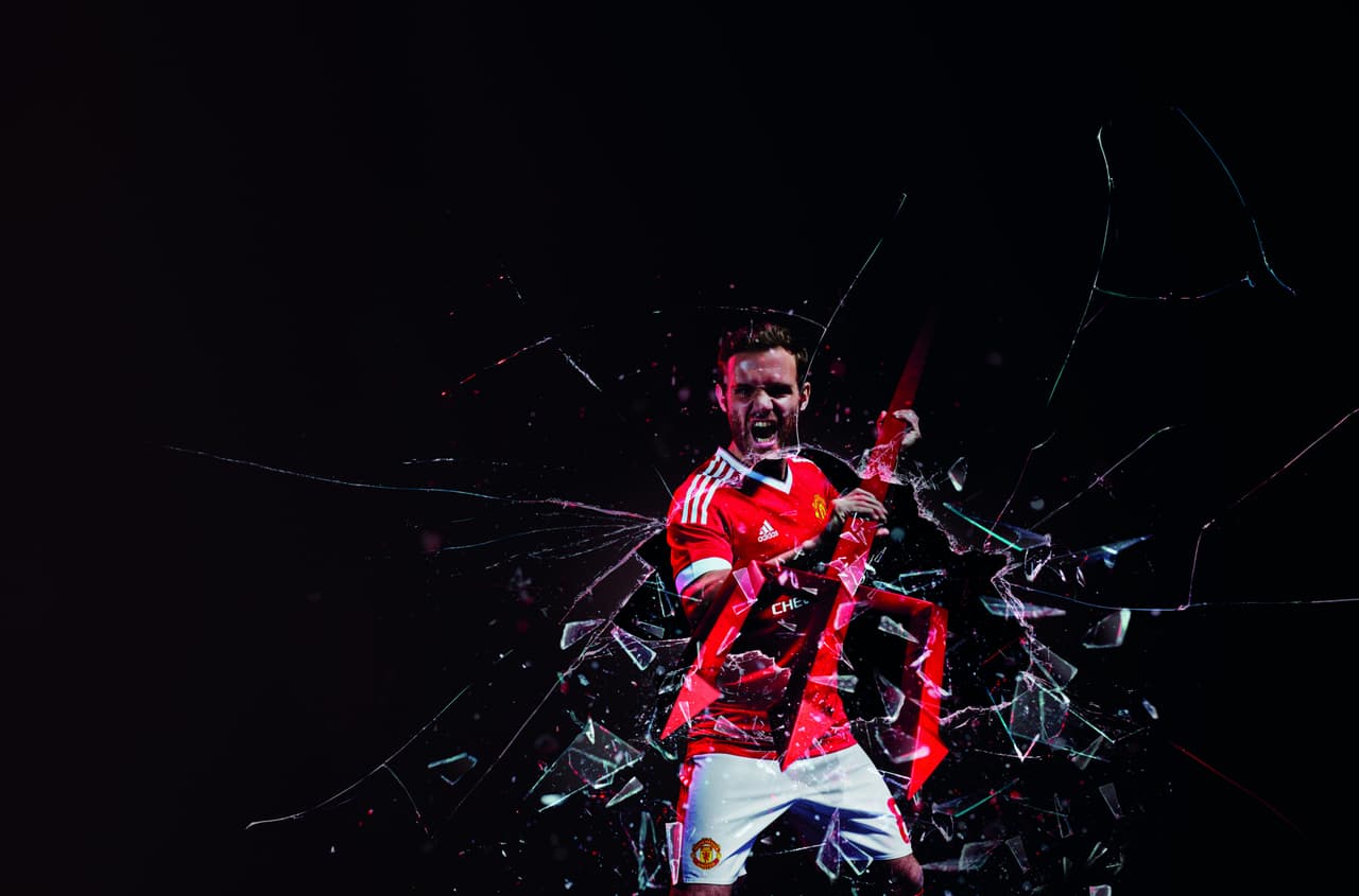 Uniforme de local del Manchester United 2015-16