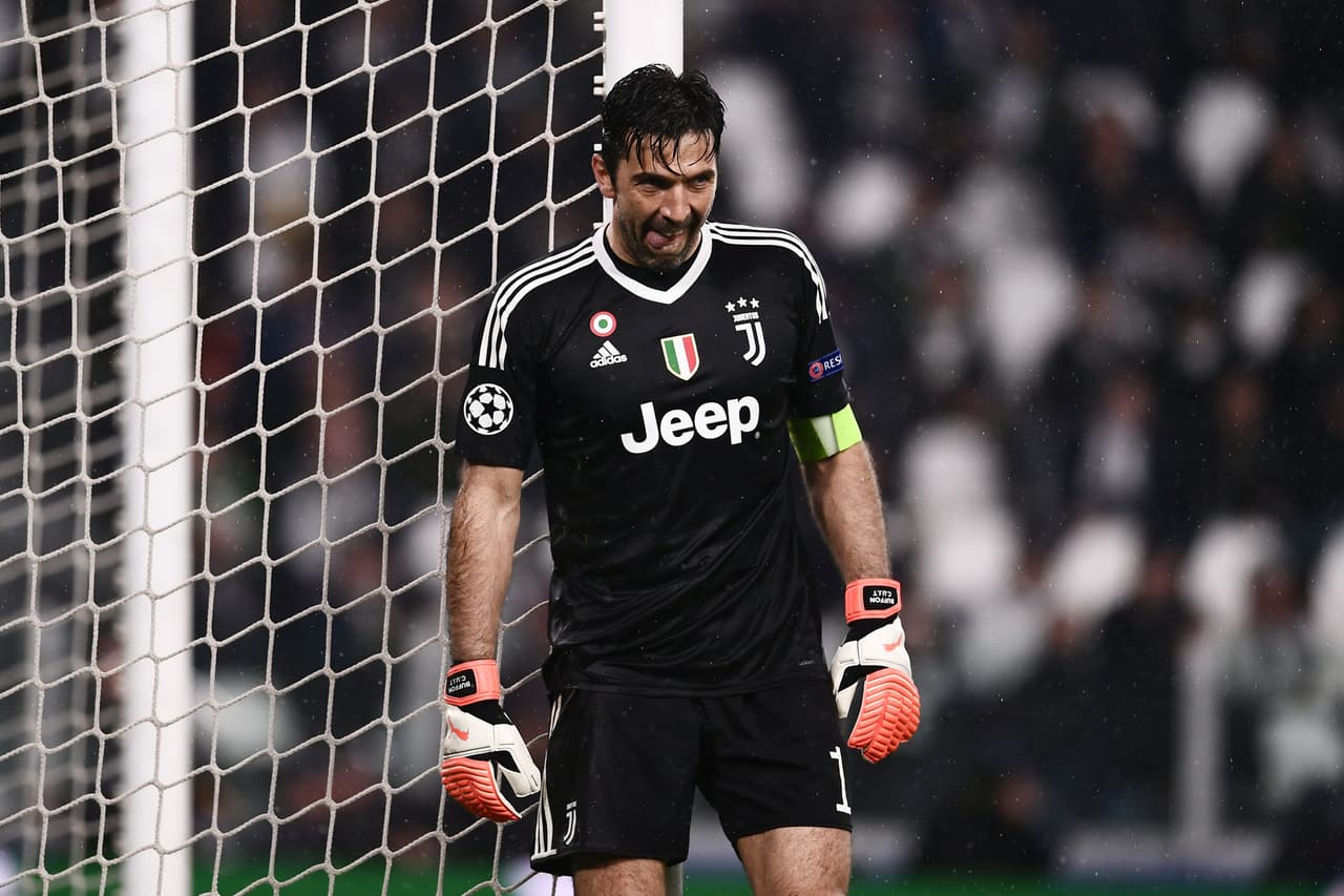 <b>1. Gianluigi Buffon - </b>para Ter Stegen no hay comparación con nadie junto al italiano. Un ídolo, un mito del arco en la historia del fútbol.