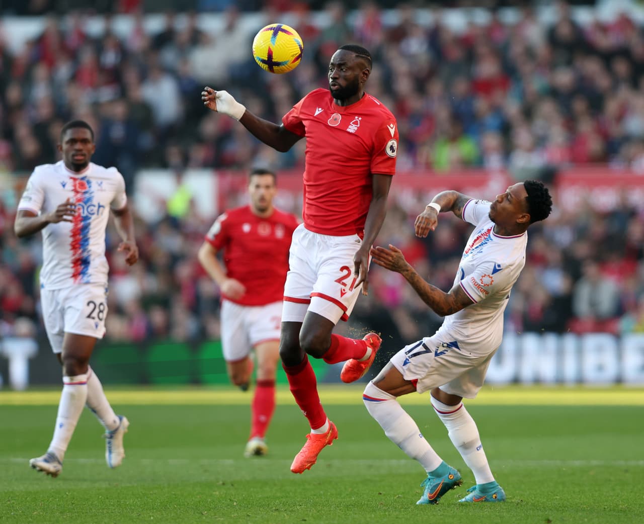 Nottingham tuvo un importante triunfo ante Crystal Palace en la lucha por no descender.