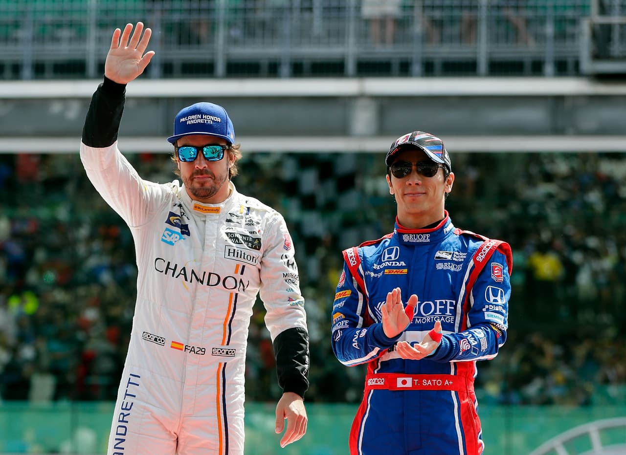 Junto a Alonso estuvo otro conductor que también estuvo en la máxima categoría del automovilismo mundial: el japonés Takuma Sato sería al final el gran protagonista.